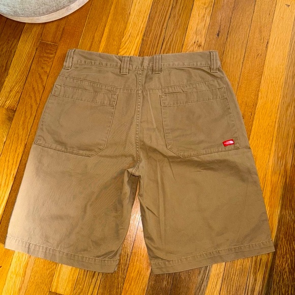 The North Face Men's Khaki  Shorts. Size 32 - Picture 4 of 7